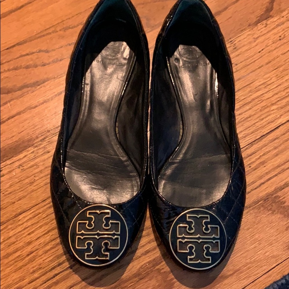 Black patent Tory Burch flats with logo on toes